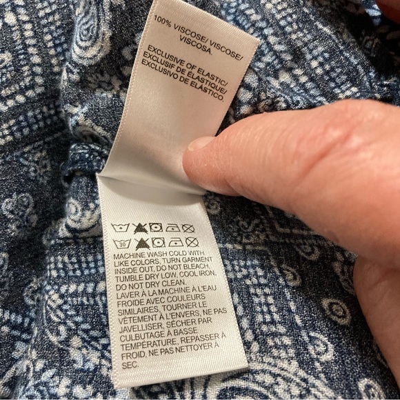 Lucky Brand Women’s Top Size Lg Blue White With Paisley Long Sleeves Boho V-Neck - Picture 11 of 11